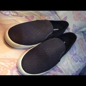 Under Armor women’s slip on shoes